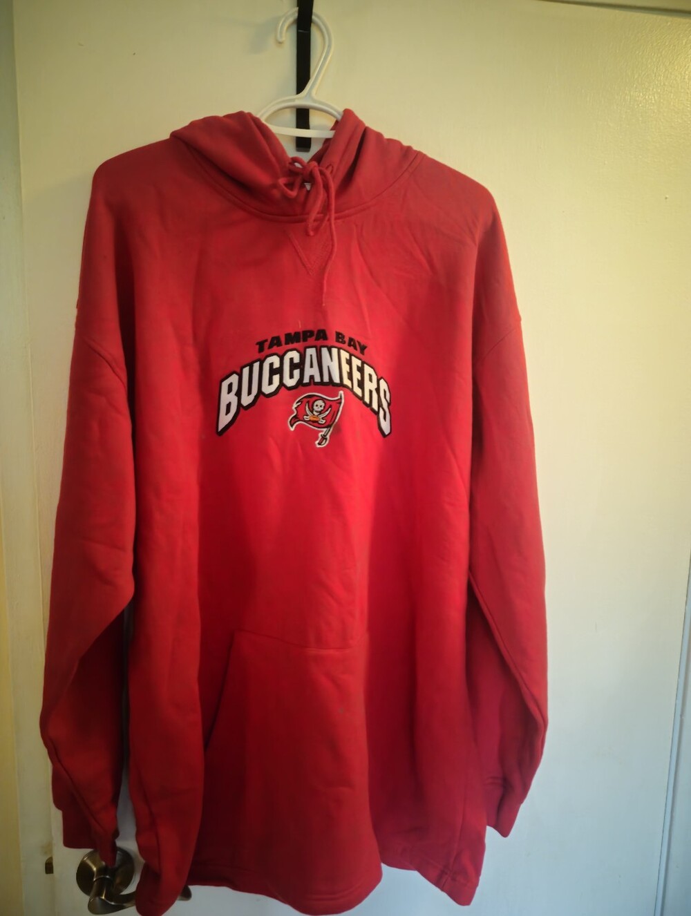 Tampa Bay Buccaneers Red Pullover Hoodied Sweater - Men